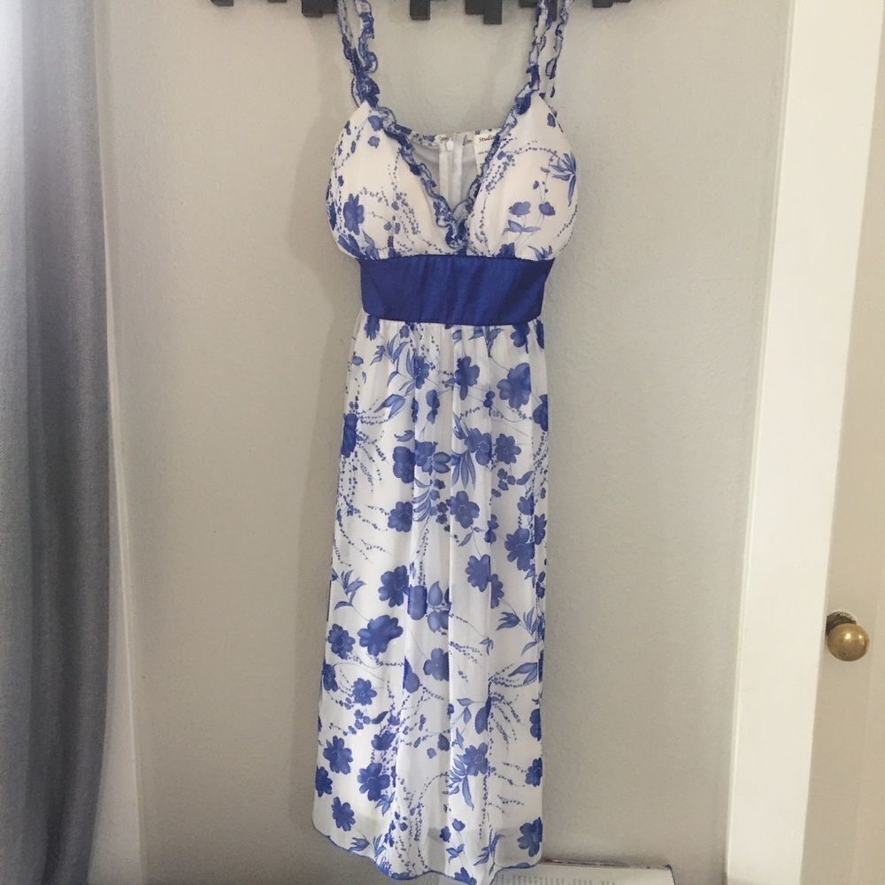 Studio Y fit and flair Summer dress with sash tie back sz 4 small